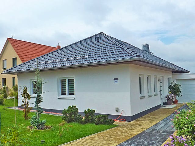 Bunganlow 328 von WEIOTT-Massiv-Haus – Fertighaus mit Preisangabe